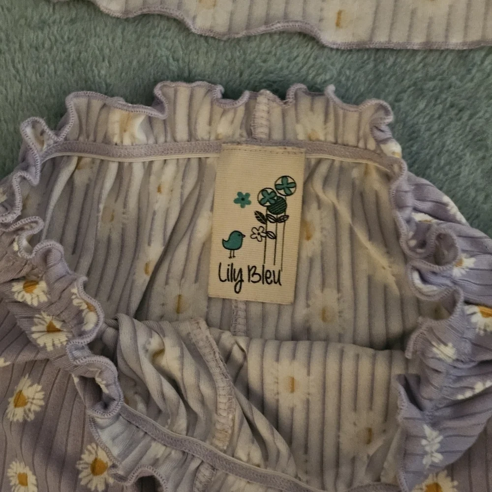 Lily Bleu Purple and White Daisy Matching Set